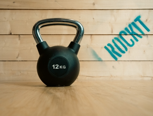 Kép Fekete kettlebell 12 kg